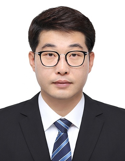 회장 윤인식L.