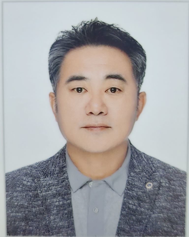 회장 윤용민L.